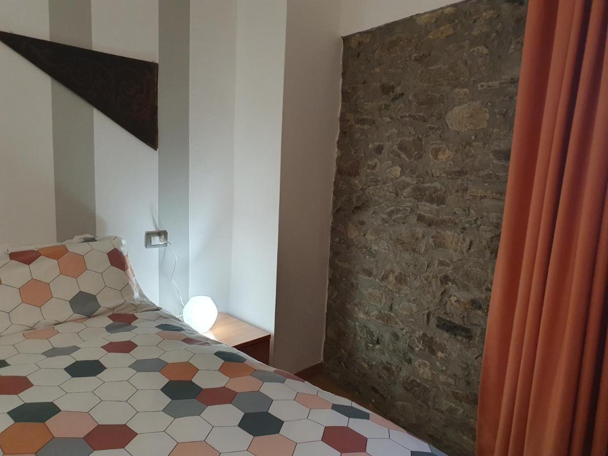 Appartamenti Vacanze E Camere Roccetta Fiorita Pettenasco Phòng bức ảnh