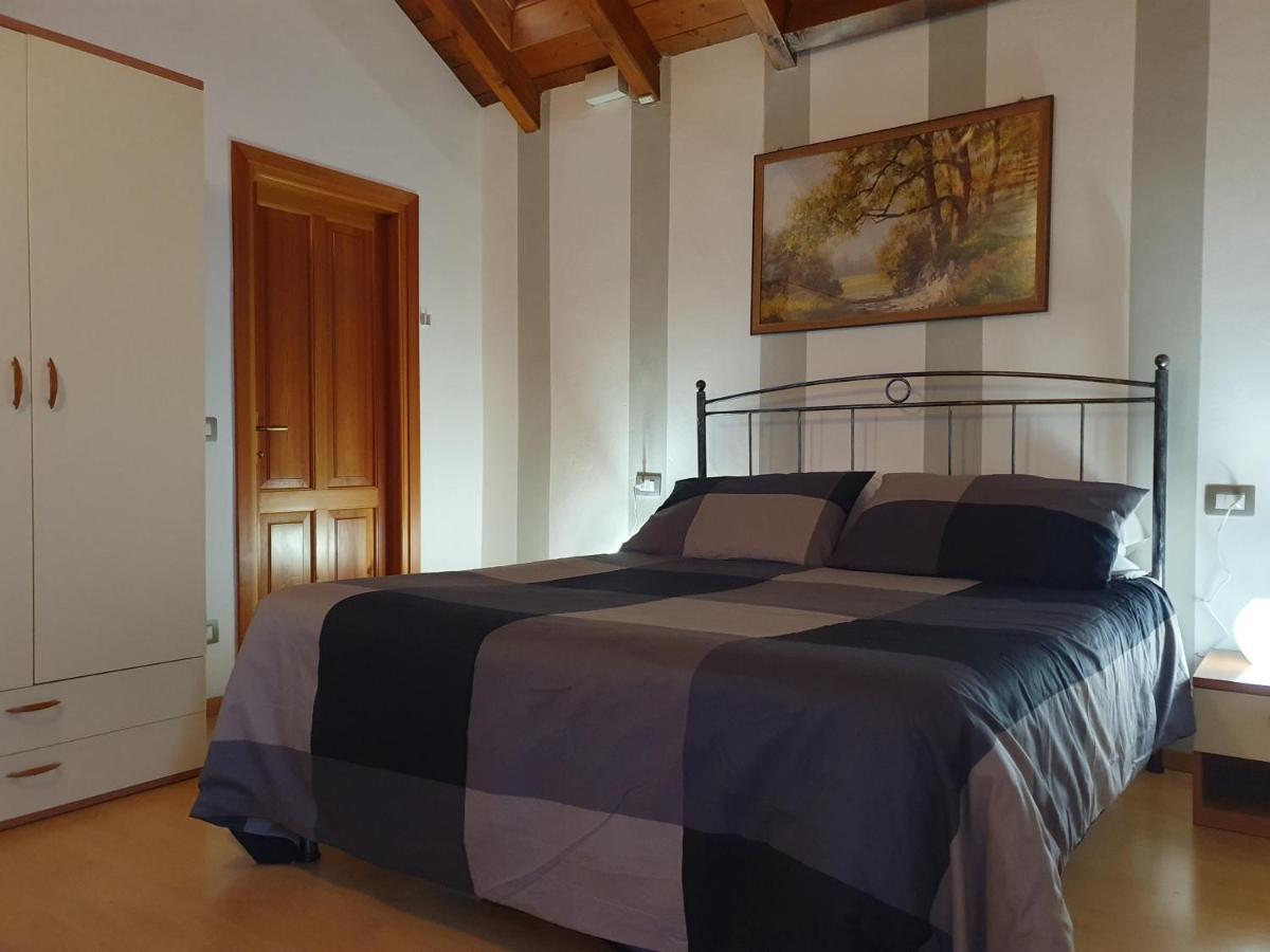 Appartamenti Vacanze E Camere Roccetta Fiorita Pettenasco Phòng bức ảnh