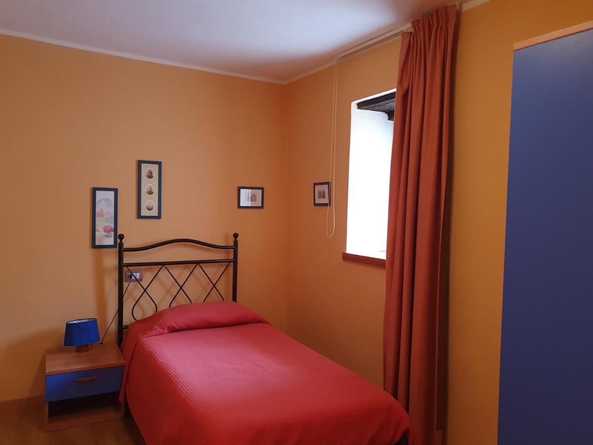 Appartamenti Vacanze E Camere Roccetta Fiorita Pettenasco Phòng bức ảnh