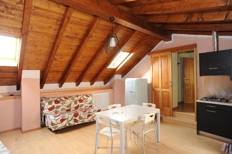 Appartamenti Vacanze E Camere Roccetta Fiorita Pettenasco Ngoại thất bức ảnh