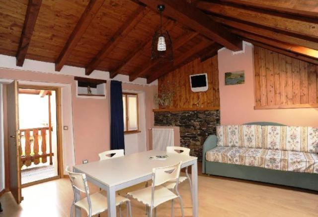 Appartamenti Vacanze E Camere Roccetta Fiorita Pettenasco Ngoại thất bức ảnh