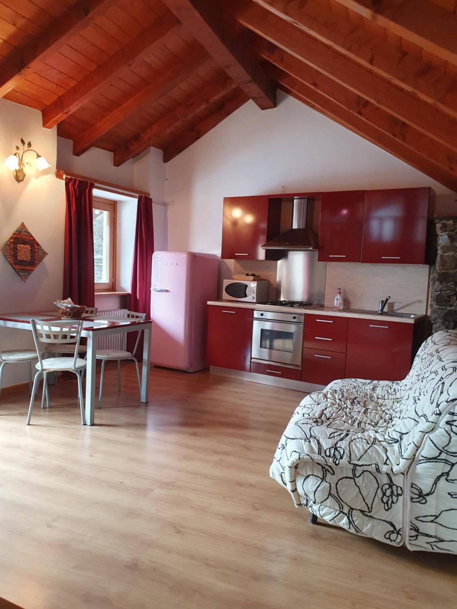 Appartamenti Vacanze E Camere Roccetta Fiorita Pettenasco Phòng bức ảnh