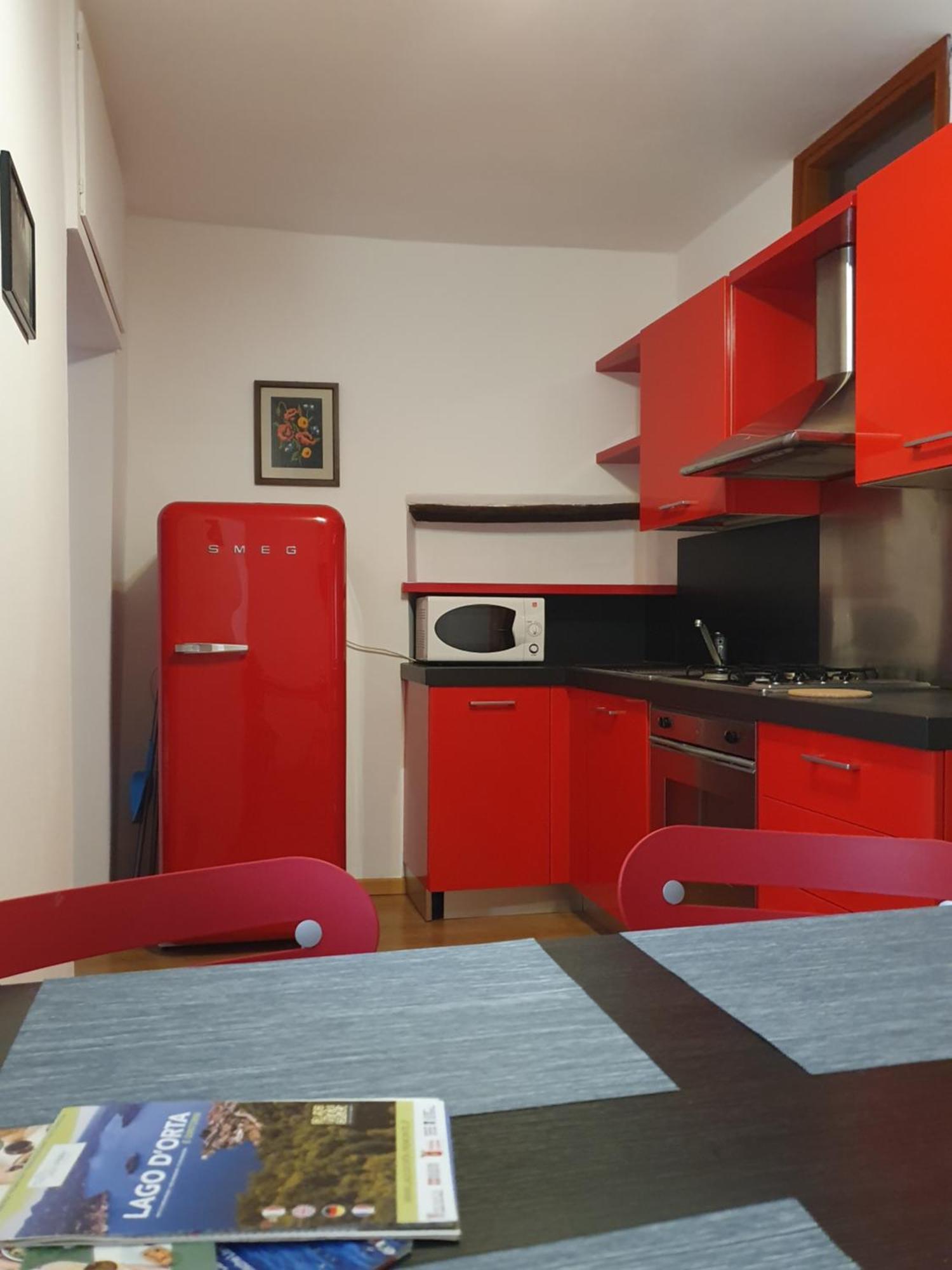 Appartamenti Vacanze E Camere Roccetta Fiorita Pettenasco Phòng bức ảnh