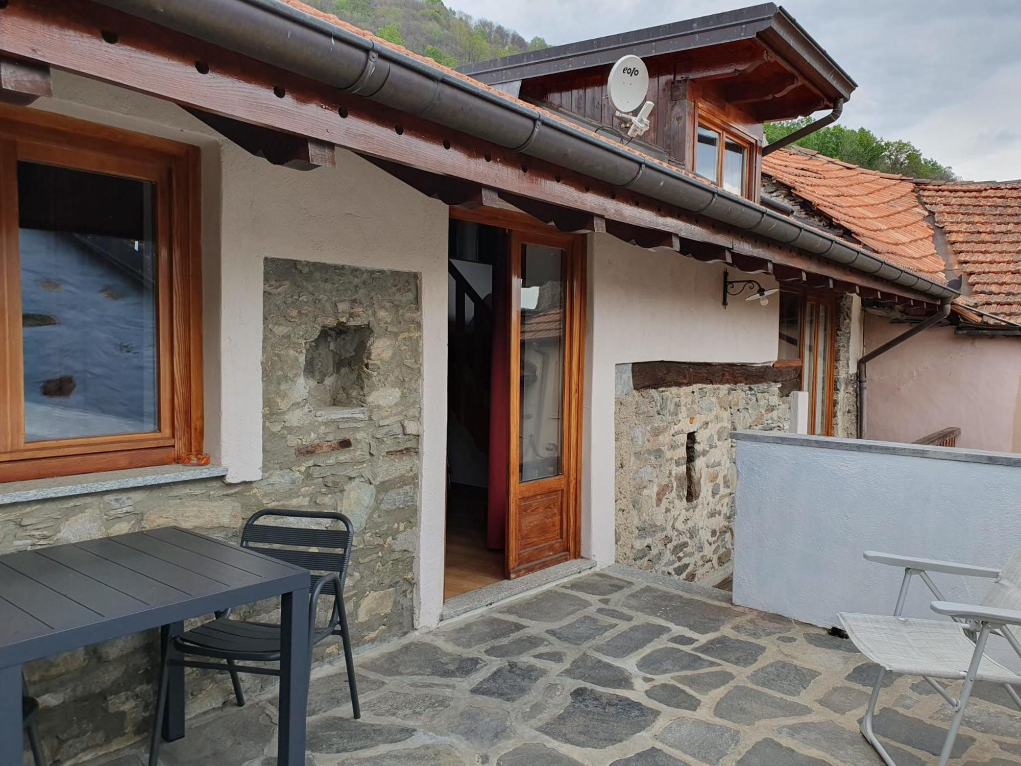 Appartamenti Vacanze E Camere Roccetta Fiorita Pettenasco Phòng bức ảnh