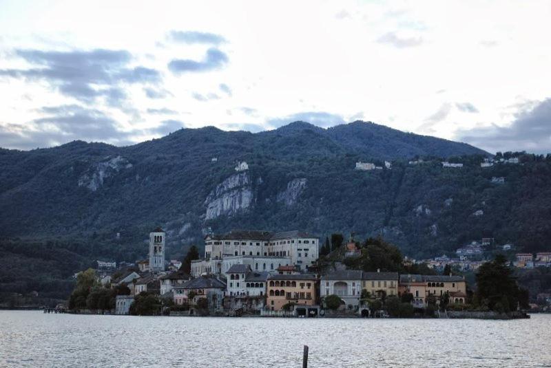 Appartamenti Vacanze E Camere Roccetta Fiorita Pettenasco Ngoại thất bức ảnh
