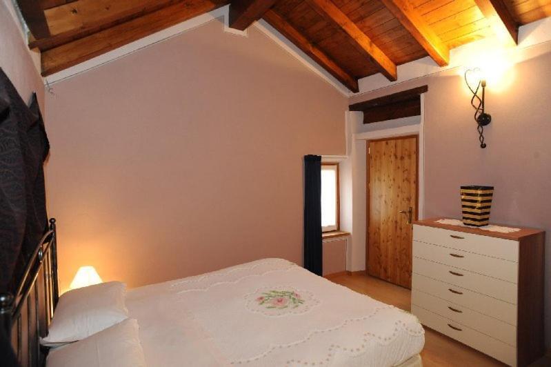 Appartamenti Vacanze E Camere Roccetta Fiorita Pettenasco Phòng bức ảnh