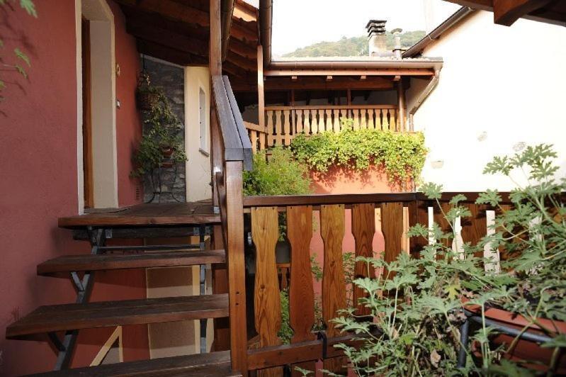 Appartamenti Vacanze E Camere Roccetta Fiorita Pettenasco Phòng bức ảnh